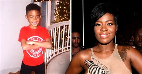 Fantasia Barrinos Family Enjoys Pool Time in New。